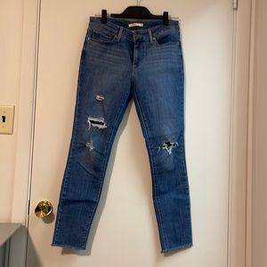 Levi’s 711 destroyed skinny jeans size 29